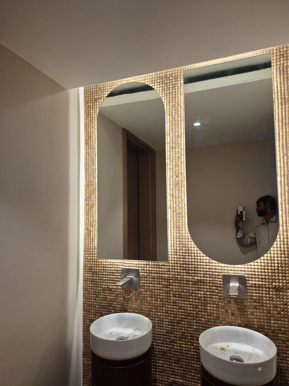 Frameless glass staircase railing